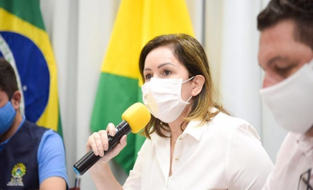 "Desculpa esfarrapada", diz coordenação de campanha de Socorro Neri sobre ausência de Bocalom em debate